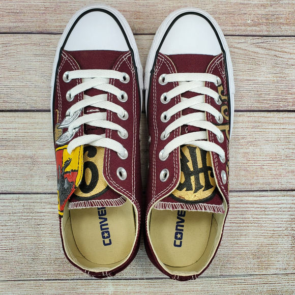 Converse Chuck Taylor All Star Low Harry Potter Gryffindor Women's Size 7.5 - Picture 3 of 10